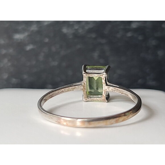 925 Sterling Silver Prong Set Peridot Rectangular Solitaire Ring, SIZE US 8 - Picture 5 of 10